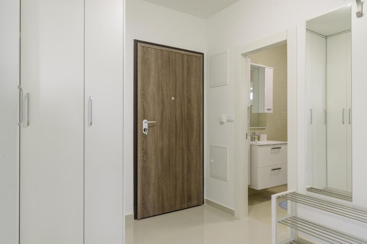 Apartment S-7 *